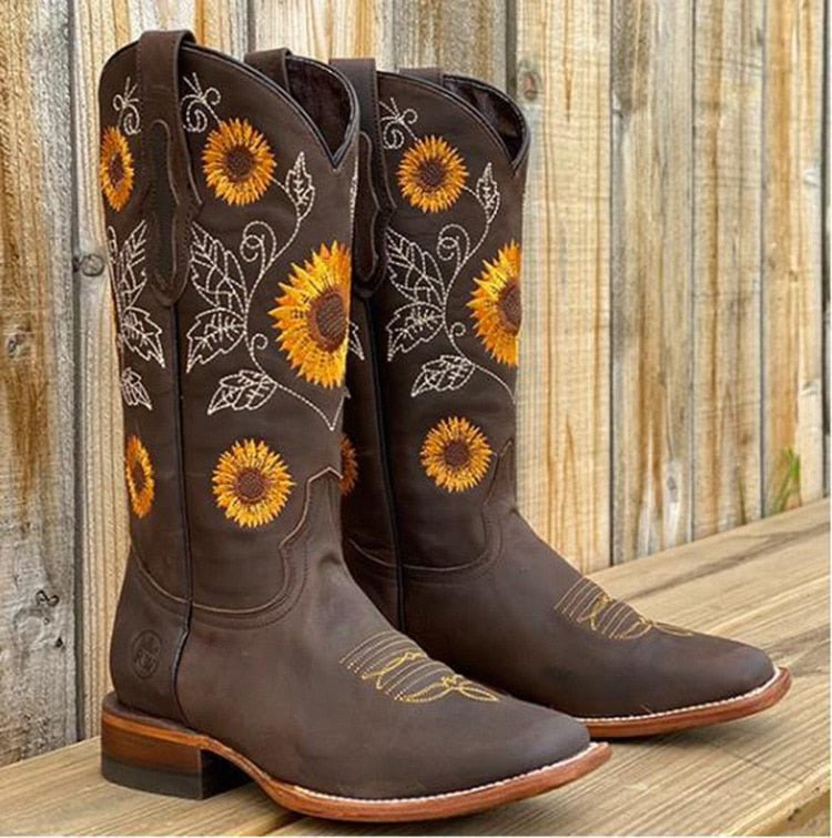 Trendy women's bohemian ankle boots, designed for comfort & style in fall and winter.