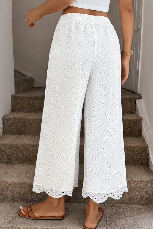 Women's comfortable bohemian capri pants, relaxed fit, excellent for summer, vacation, and casual outings.