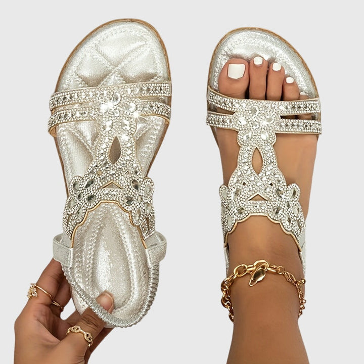 Boho flat vacation sandals for women, adorned with dazzling rhinestones for summer.