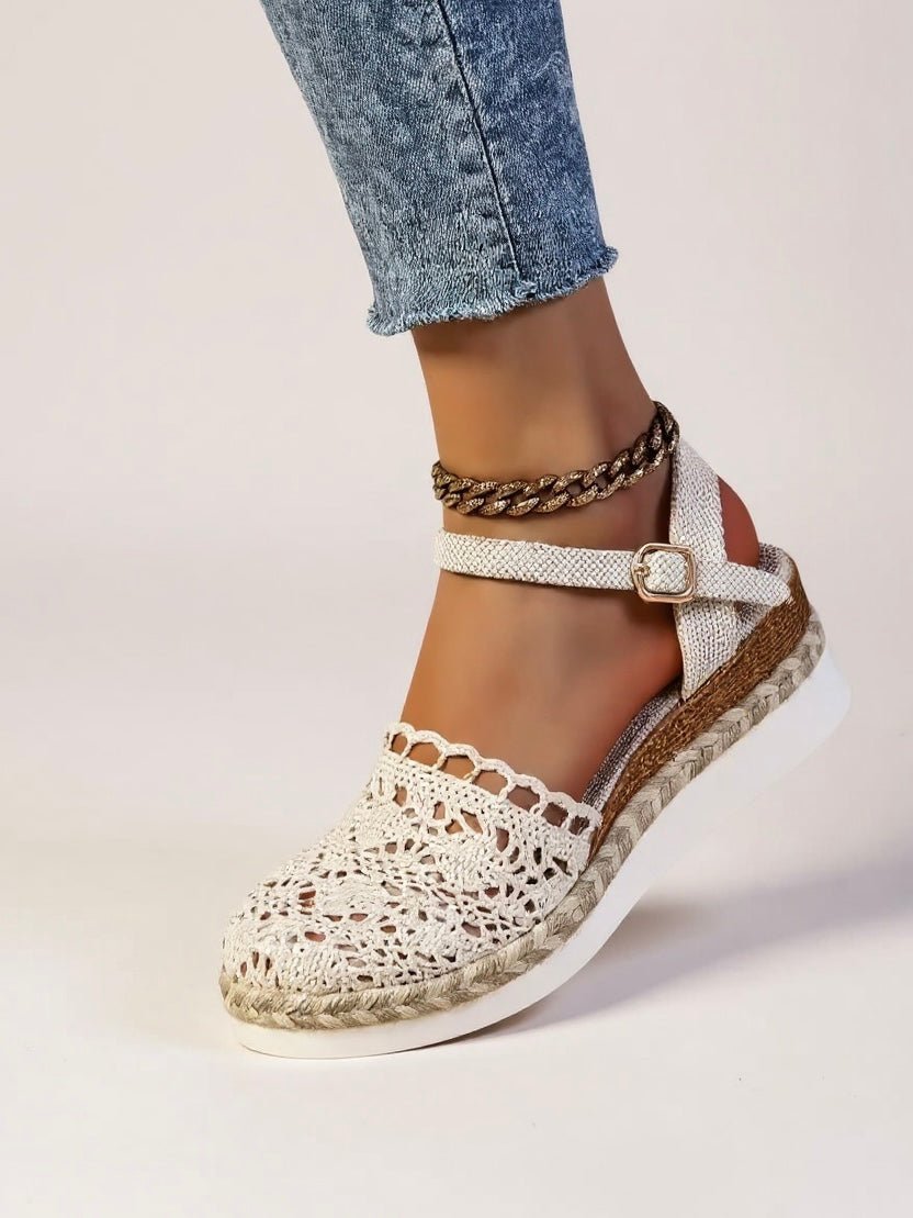 Versatile women's open-toe espadrille sandals. Boho platform flatforms, ideal for casual beach or party looks.