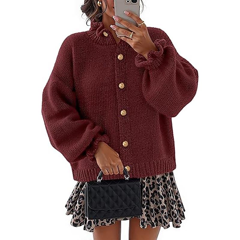 Chic women's buttoned cardigan, soft knitwear for seasonal wear. Long sleeve, relaxed fit, comfortable fashion.