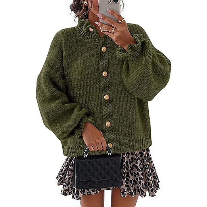 Comfortable women's buttoned cardigan sweater, ideal for versatile layering. Relaxed fit, elegant knitwear.