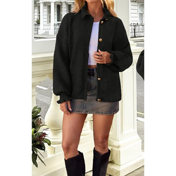Chic women's buttoned cardigan, long sleeve fashion sweater for elegant layering. Comfortable & versatile.