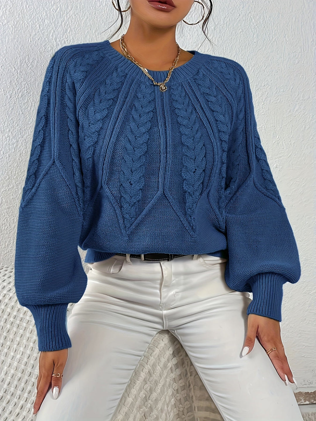 Comfortable and chic women's cable knit sweater, relaxed fit, distinctive lantern sleeves.