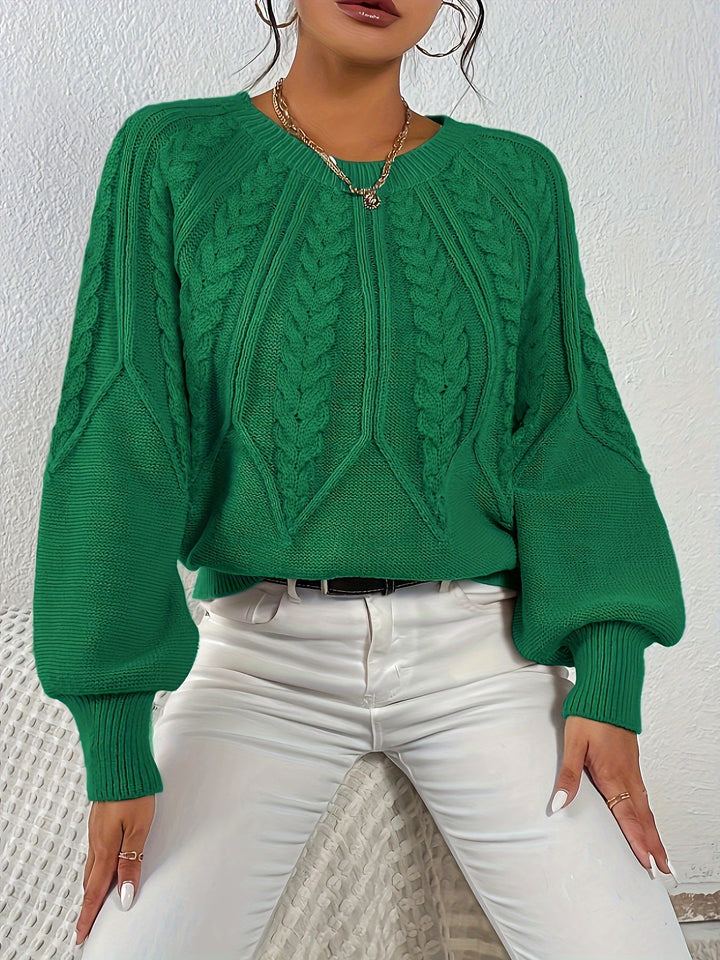 Relaxed fit women's cable knit sweater, ideal for everyday, with stylish and unique lantern sleeves.