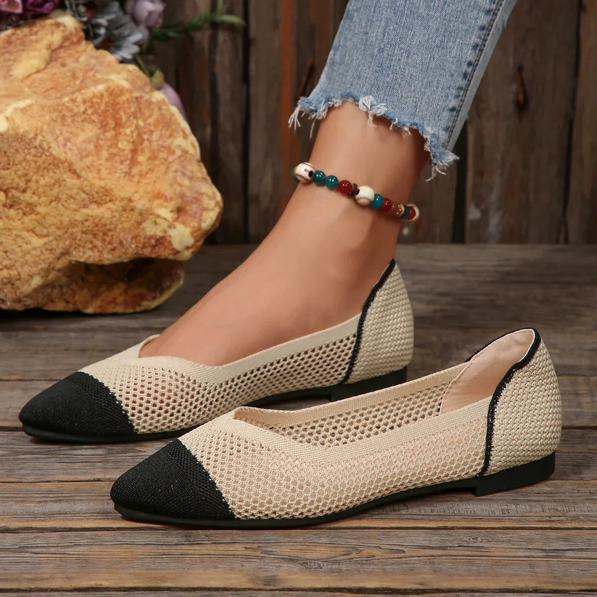 Slip-on comfort flats for women, elegant pointed toe Calora design, versatile & breathable.