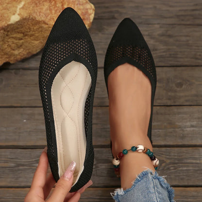 Everyday breathable women's flats, chic pointed toe Calora design for comfort & versatile style.