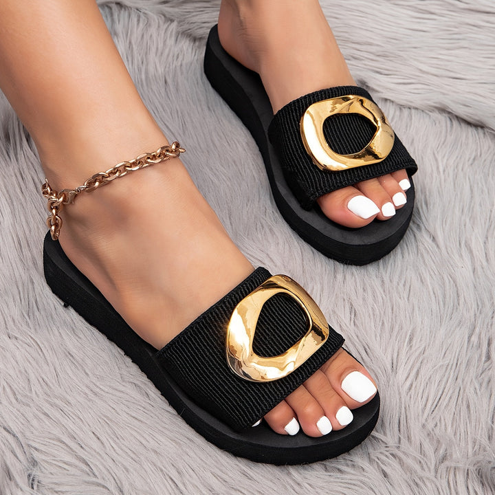 Women's casual everyday slip-on sandals, perfect for comfortable summer wear.