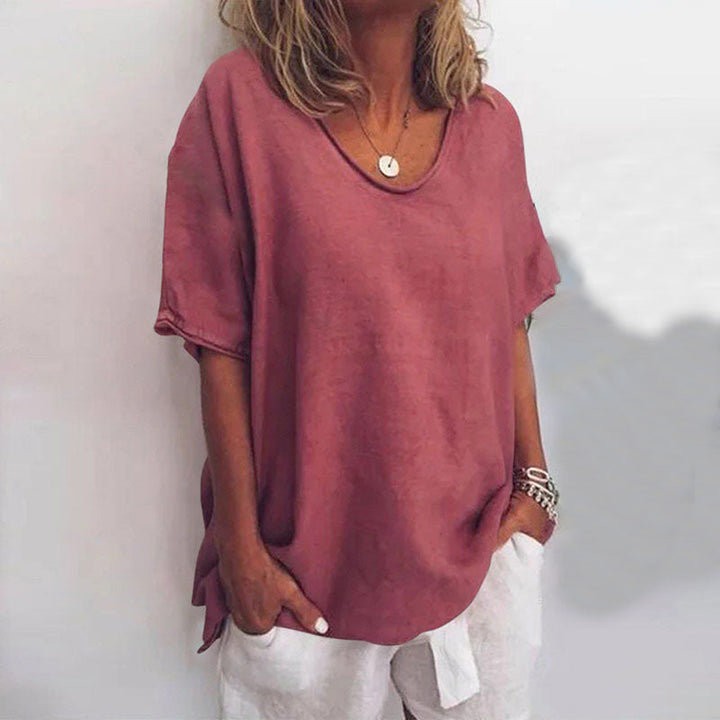 Stylish women's oversized tee, a versatile short-sleeve top for trendy summer and everyday outfits.