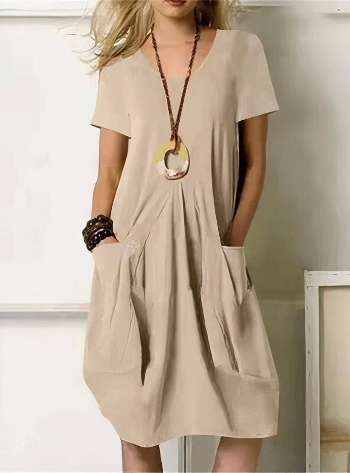 Stylish women's summer dress with a relaxed fit, featuring convenient pockets. Ideal for spring fashion.