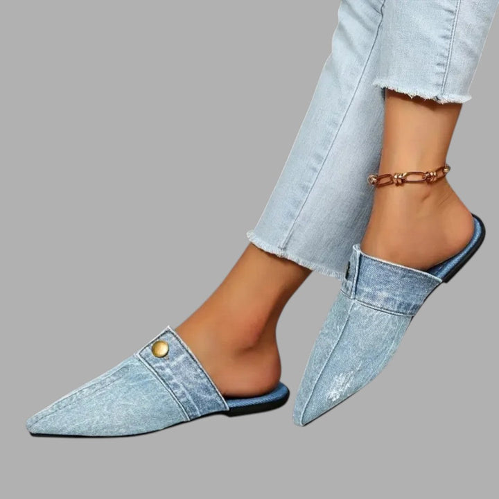 Women's casual slip-on mule sandals, comfortable flat footwear for effortless style and everyday wear.