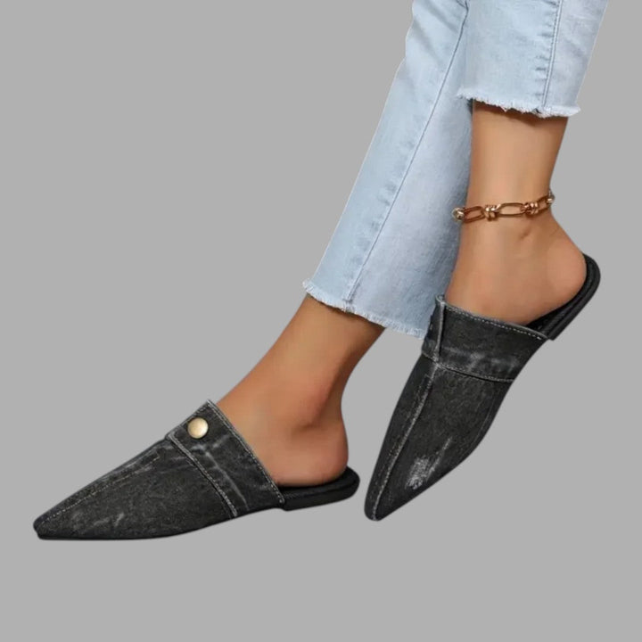 Summer women's casual slip-on mule sandals, versatile flat open-back footwear for effortless style.