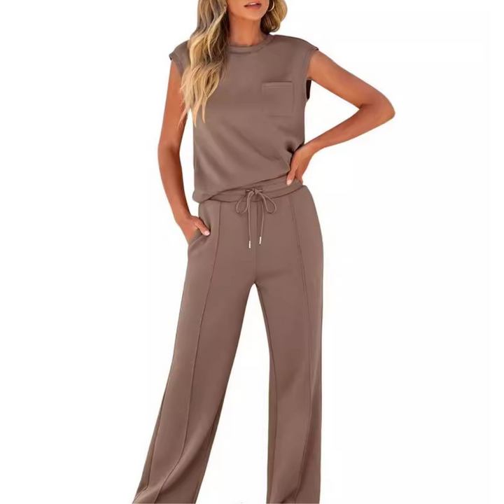 Comfortable women's summer lounge set, soft fabric, relaxed fit. Ideal for casual wear & relaxation.