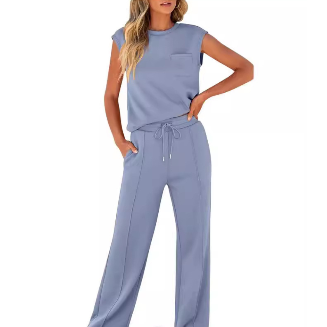 Women's casual summer lounge set, relaxed fit. Features soft fabric, ideal for comfortable leisurewear.
