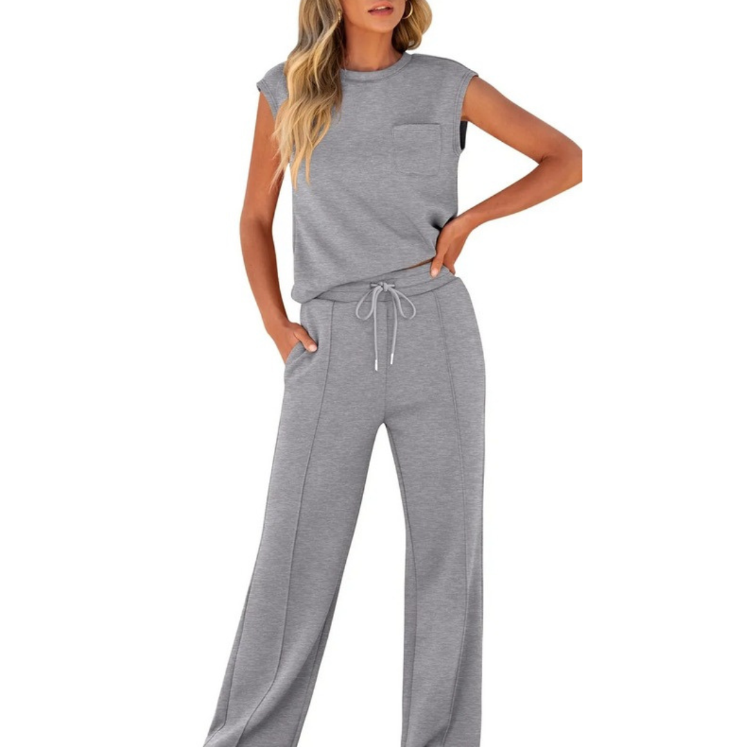 Women's casual summer lounge set in soft fabric, relaxed fit. A comfortable and stylish matching outfit.