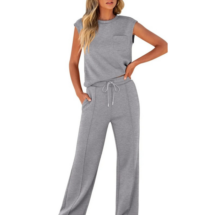 Women's casual summer lounge set in soft fabric, relaxed fit. A comfortable and stylish matching outfit.
