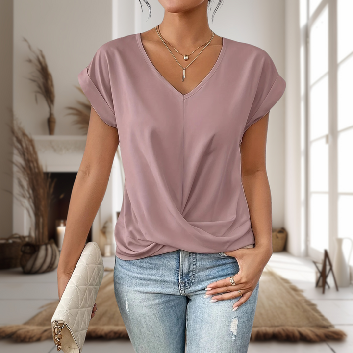 Comfortable women's sweetheart neck short sleeve top, a versatile and trendy casual blouse for summer.