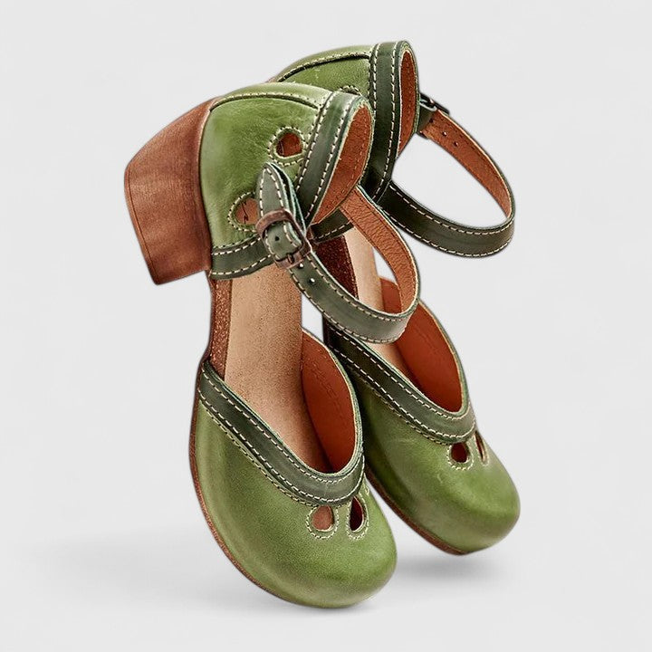 Versatile women's casual sandals, offering comfortable open-toe design for everyday walking and summer outings.