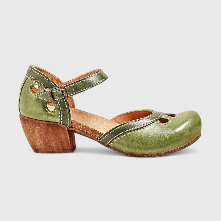 Fashionable women's summer sandals, supportive and breathable open-toe for comfortable casual walking.