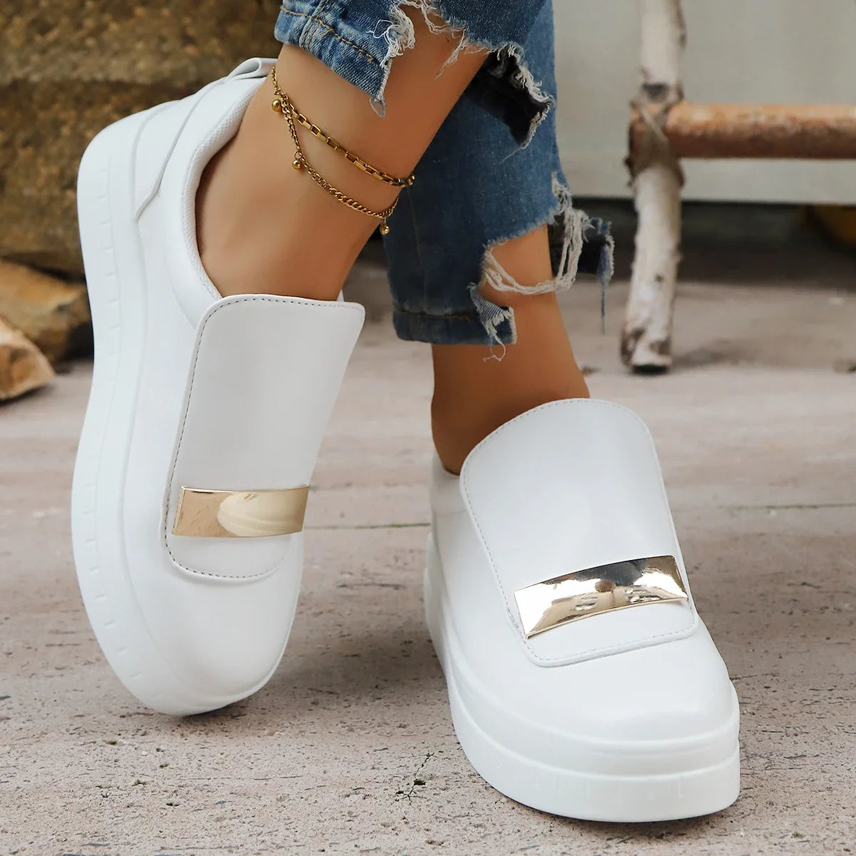 Celina Rise platform sneakers for women, orthopedic comfort, modern design & gold details.