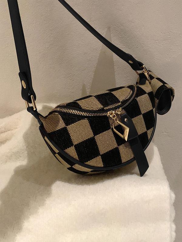 Stylish women's checkered canvas belt bag. Wear as a waist, crossbody, or shoulder bag for versatile fashion.