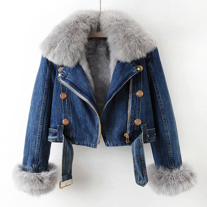 Stylish women's cropped jacket. Modern, versatile outerwear with a detachable collar for chic fall outfits.