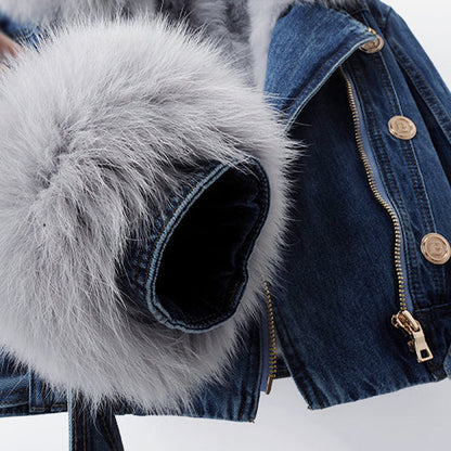 Chic women's cropped jacket featuring a unique detachable collar, offering a modern and versatile outerwear look.