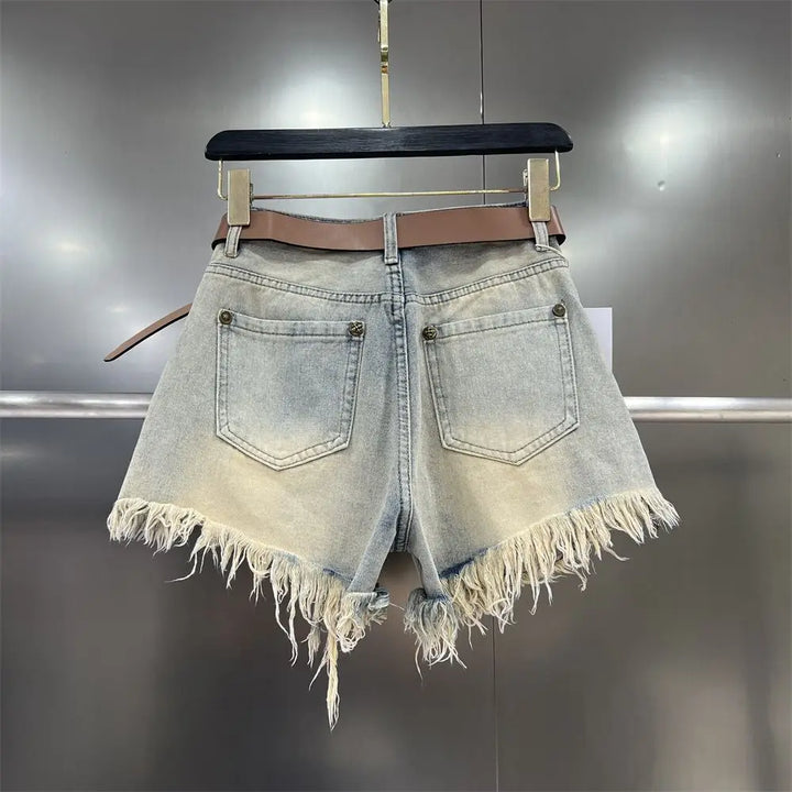Stylish women's fringe denim shorts for summer, ideal for a casual and trendy look.