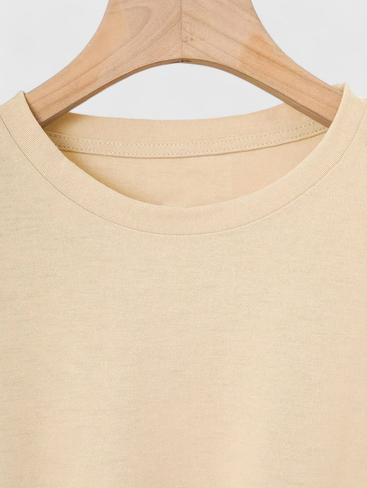Elegant heart print short sleeve t-shirt for women, a stylish round neck graphic tee.