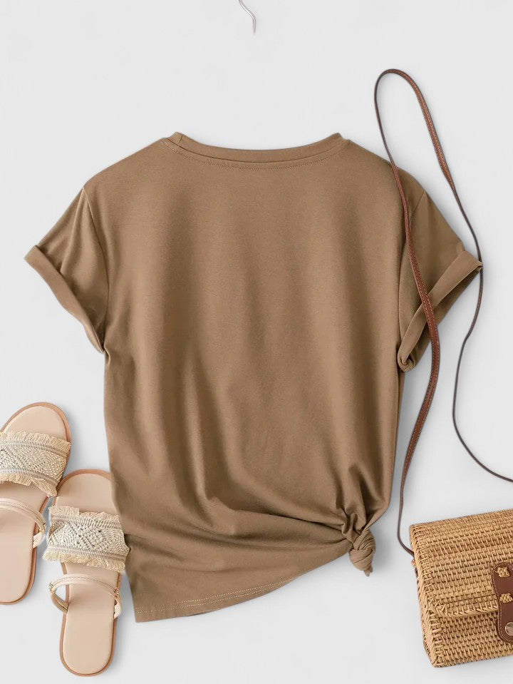 Comfortable women's short sleeve t-shirt with a chic heart print, great for relaxed wear.