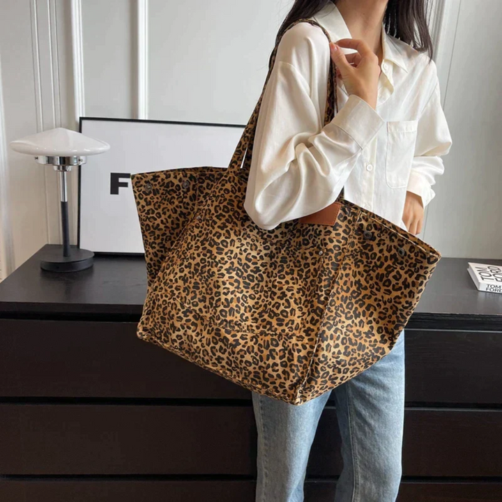 Trendy women's animal print handbag with a bold leopard pattern, perfect for a chic look.