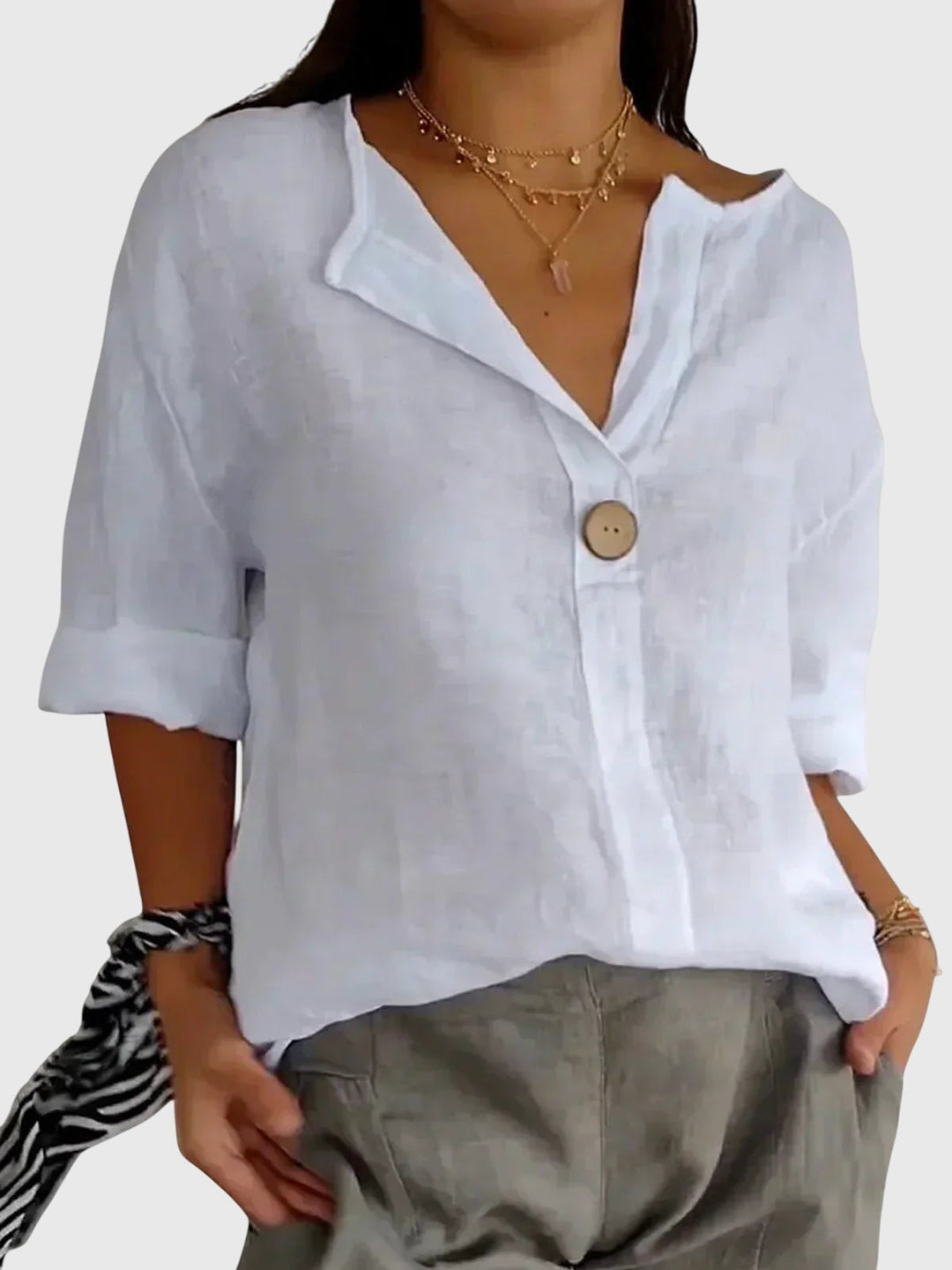 Versatile women's comfort blouse, perfect for casual or elegant everyday wear.