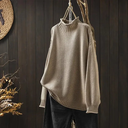 Versatile women's loose fit sweater, ideal for casual and chic everyday outfits. Soft, comfortable pullover.