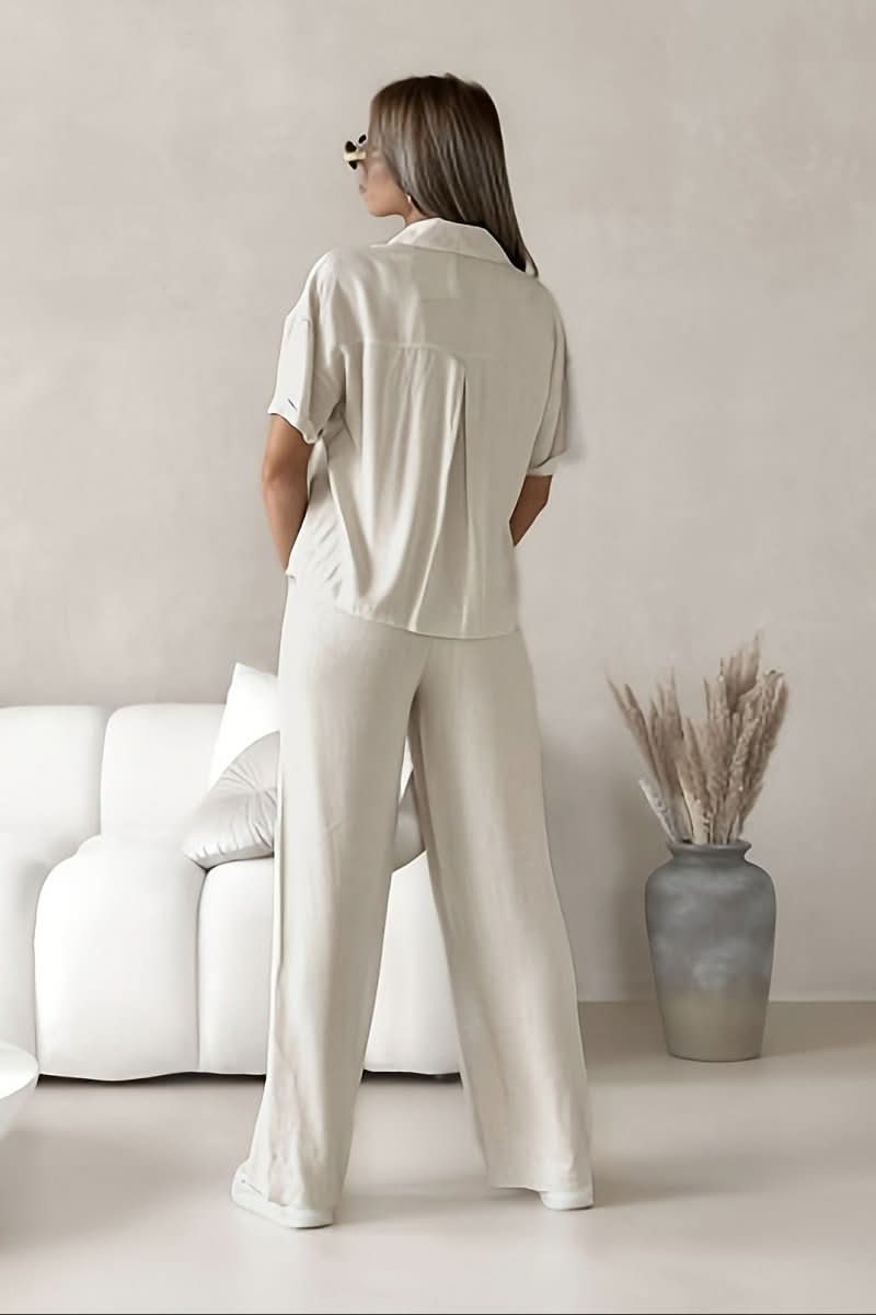 Comfortable women's two-piece lounge set. Minimalist style, perfect for relaxed casual wear or travel essentials.
