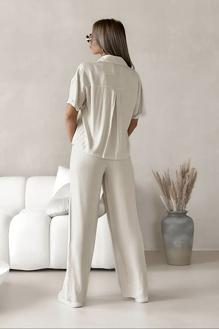 Comfortable women's two-piece lounge set. Minimalist style, perfect for relaxed casual wear or travel essentials.