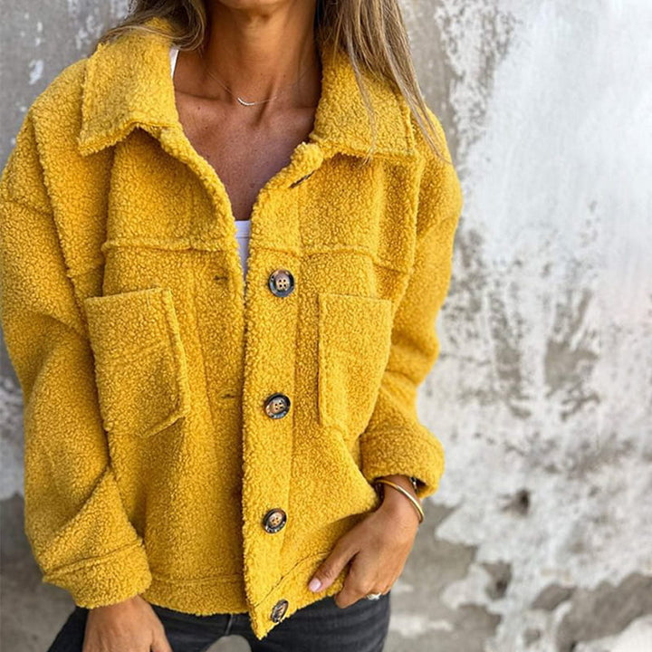 Elegant women's autumn coat with chic notch collar & button-up closure. Ideal for fall outerwear.