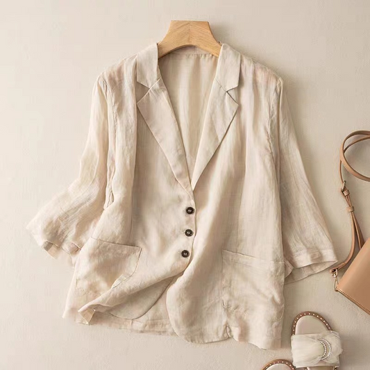 Women's chic relaxed fit blazer, perfect for effortless daily style. Versatile business casual jacket.