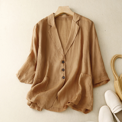 Stylish women's relaxed fit blazer in a modern cut. Ideal for professional wear or smart daily fashion.