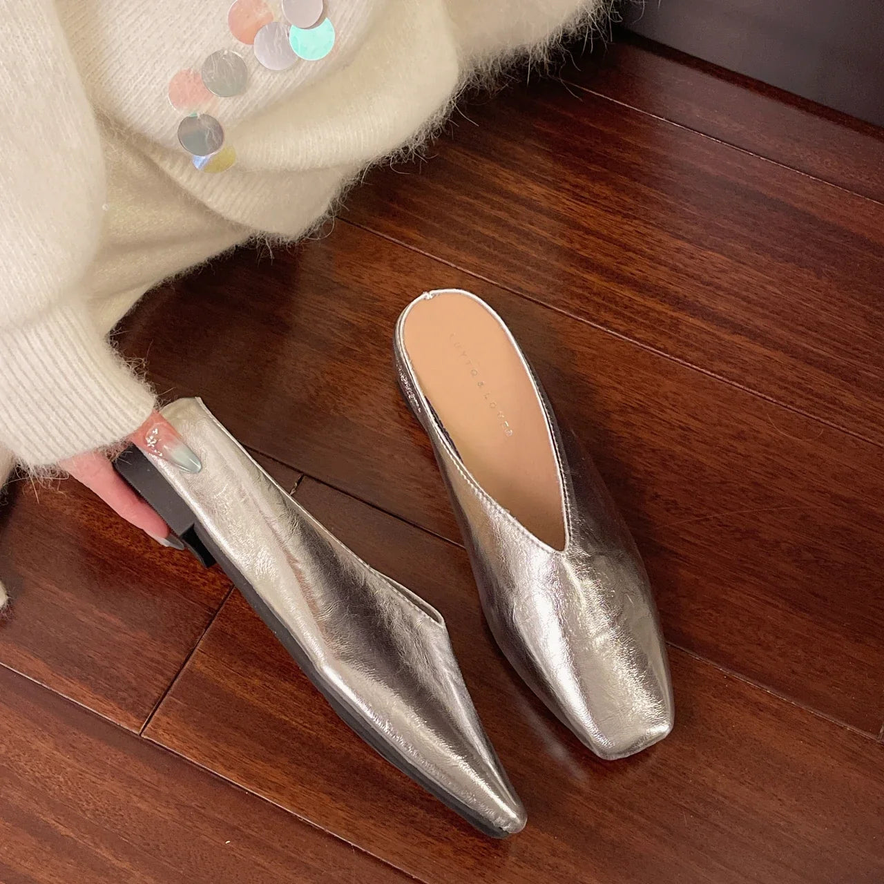 Everyday comfortable women's slip-on shoes, chic and versatile for daily wear and office fashion.