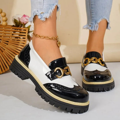Comfortable women's loafers in a chic style, featuring elegant gold horsebit detail for fashion footwear.