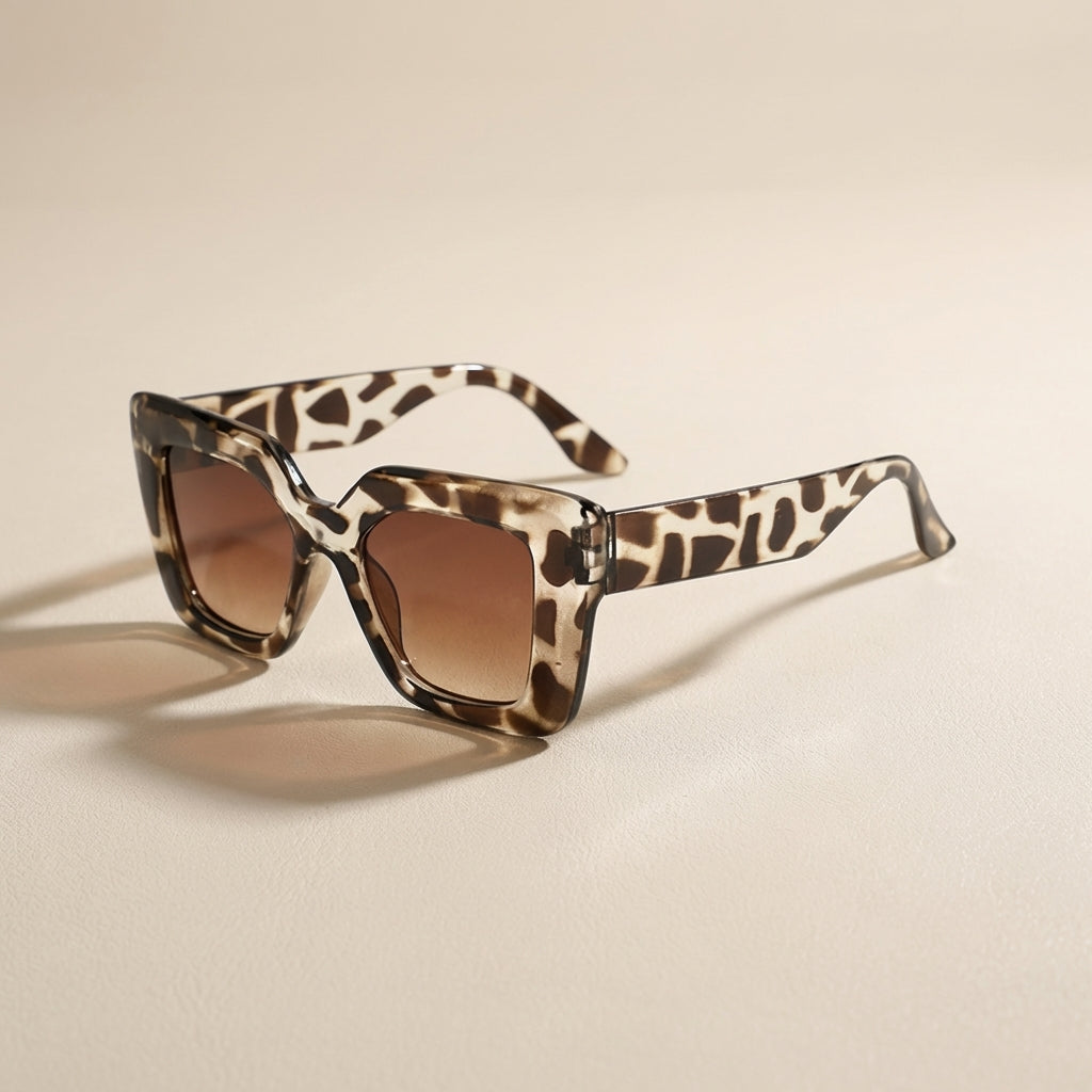 Women's chic square sunglasses with fashionable frames, a stylish accessory for modern women.