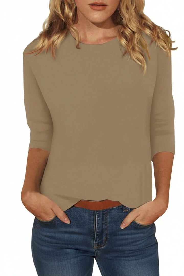 Fashionable women's three-quarter sleeve blouse, elegant with a modern design for effortless style.