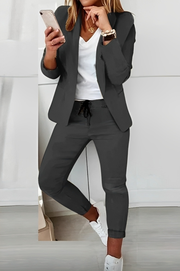 Women's chic two-piece suit set, perfect for business casual or professional attire. Effortless elegance.