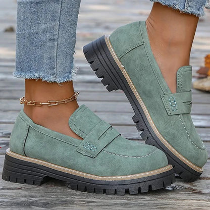 Everyday women's chunky platform loafers, combining style, comfort, and a trendy look.
