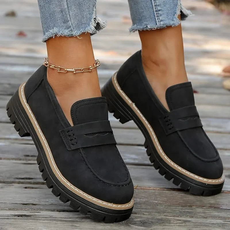Casual women's chunky platform loafers, easy slip-on style for trendy everyday comfort.