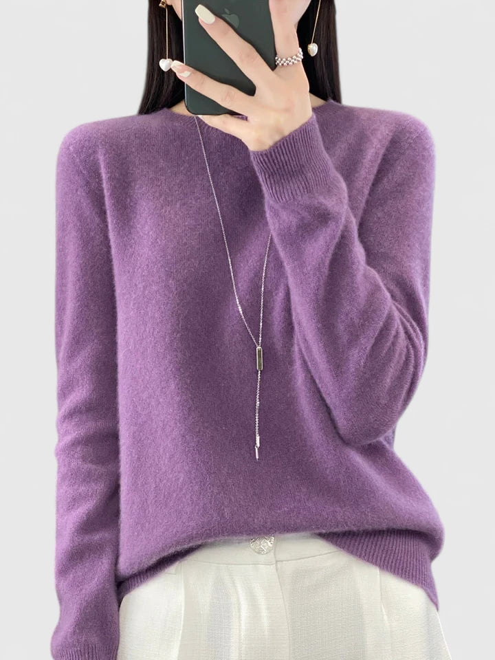 Stylish women's long sleeve round neck sweater, versatile for autumn/winter fashion.