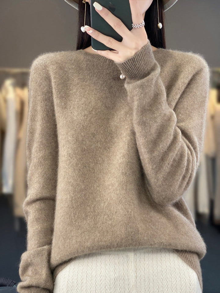 Autumn fashion: women's round neck pullover, long sleeve, cozy and warm for chilly days.