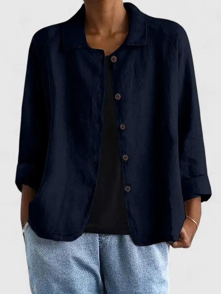 Simple women's top, featuring soft, lightweight fabric and a relaxed fit. Classic and versatile for daily wear.