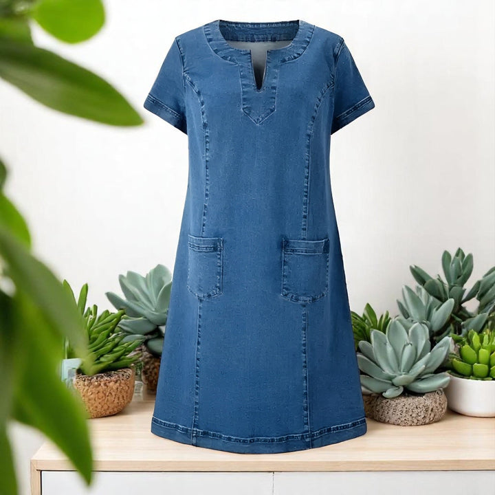 Comfortable short women's casual dress, classic style for versatile everyday wear. Relaxed fit ladies fashion summer.