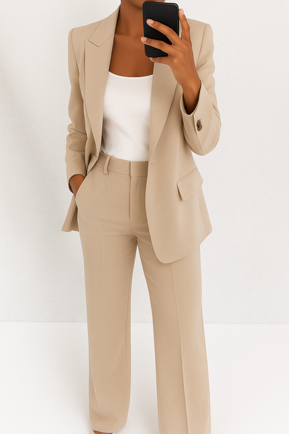 Plus Size Tailored Suit Set: Comfortable & stylish blazer and pants for curvy women's business fashion.